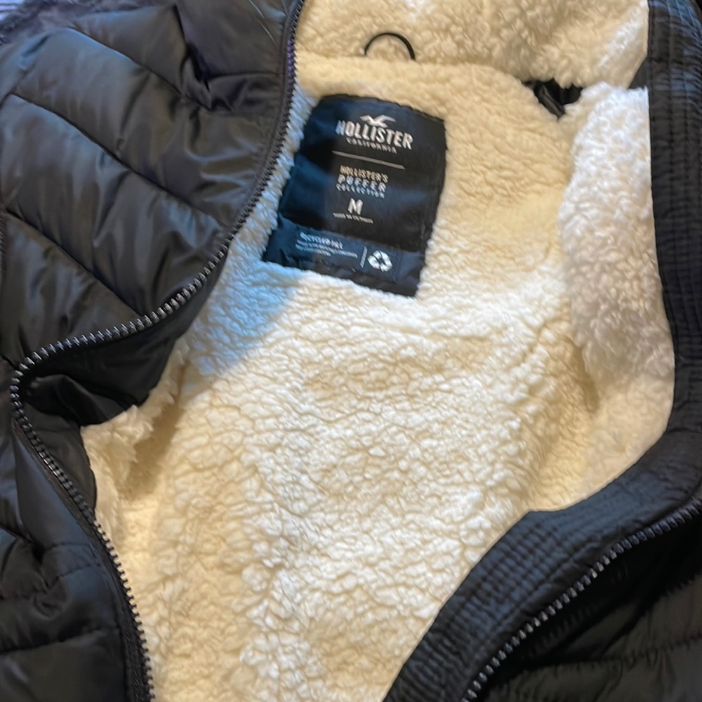 Brand new Hollister ladies ski jacket with Sherpa lining.